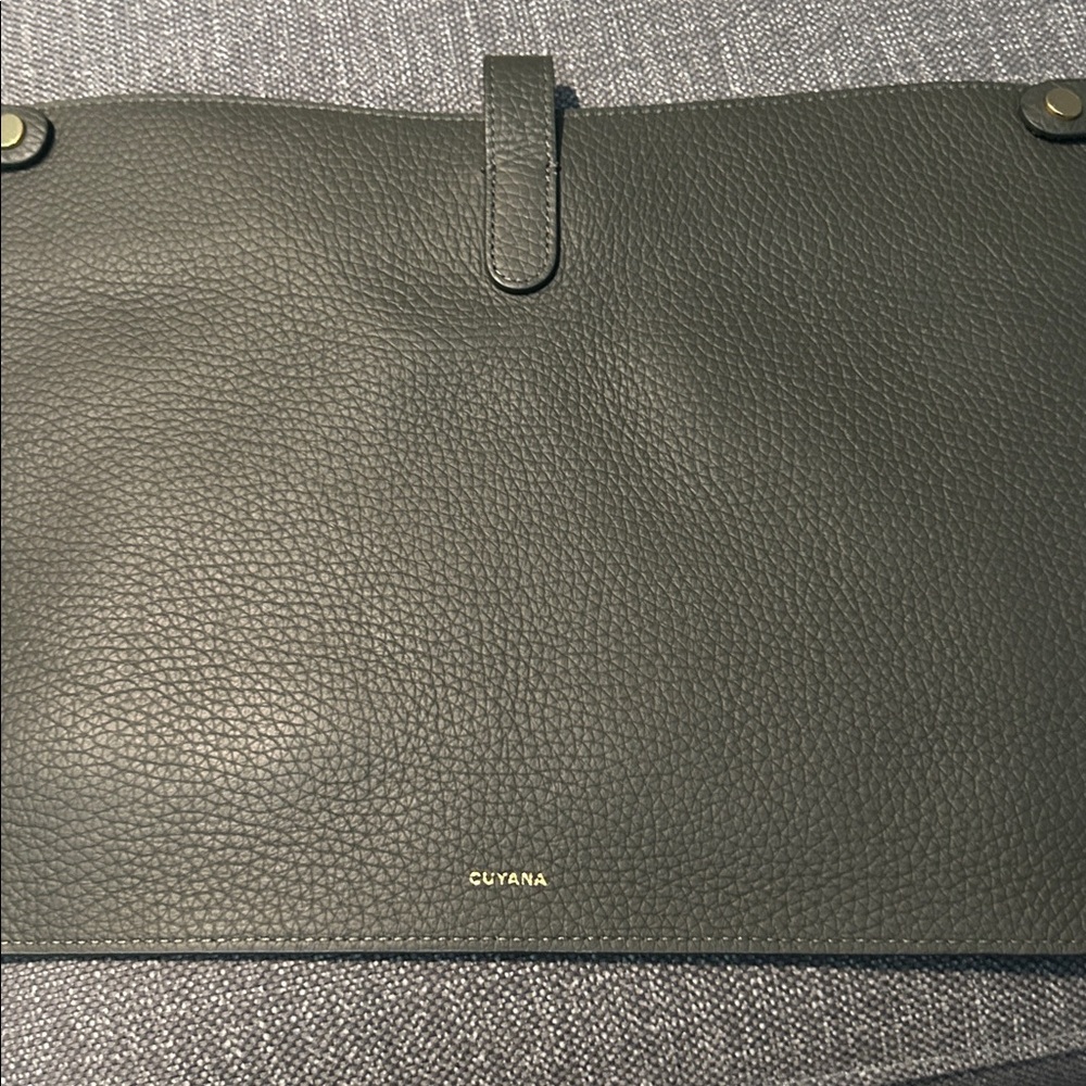 Cuyana system 13” laptop sleeve in Olive
